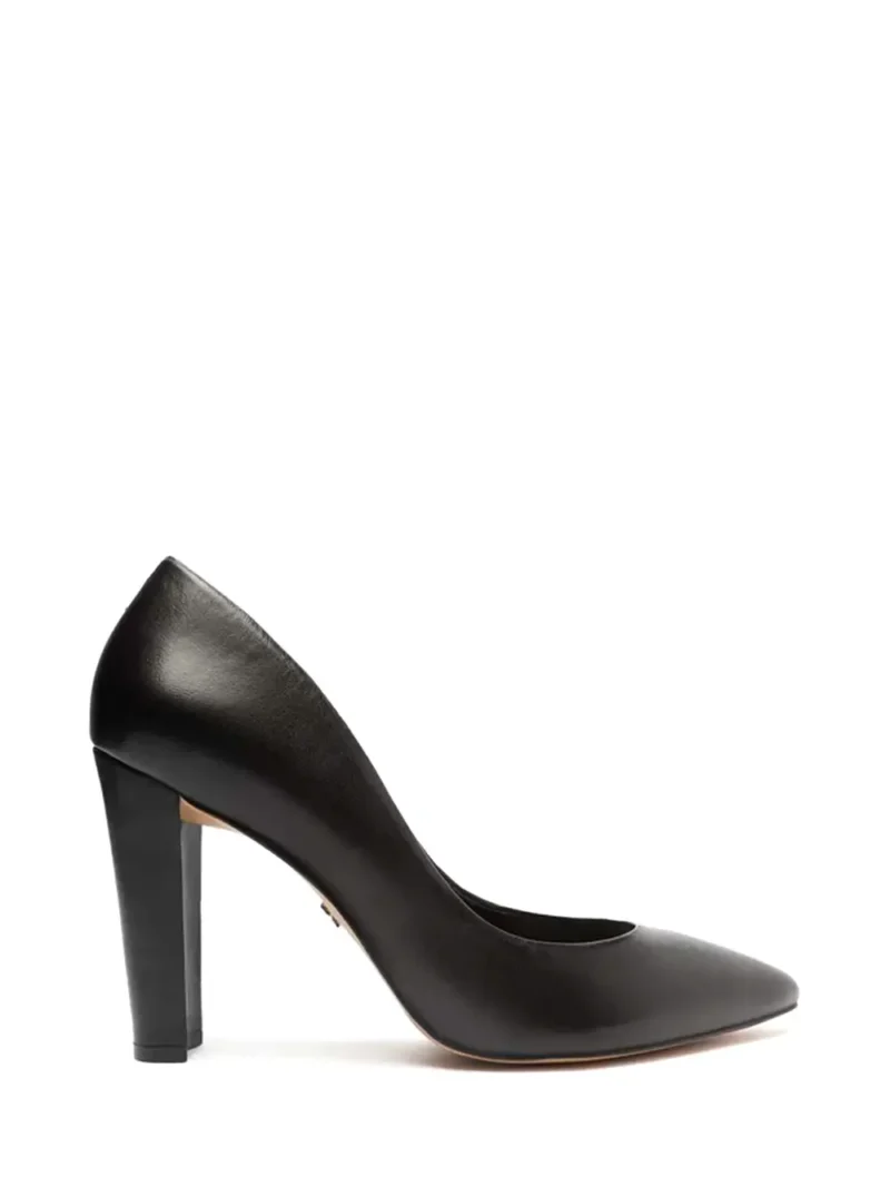 Scarpin Arezzo Preto em Pele e Salto em Bloco