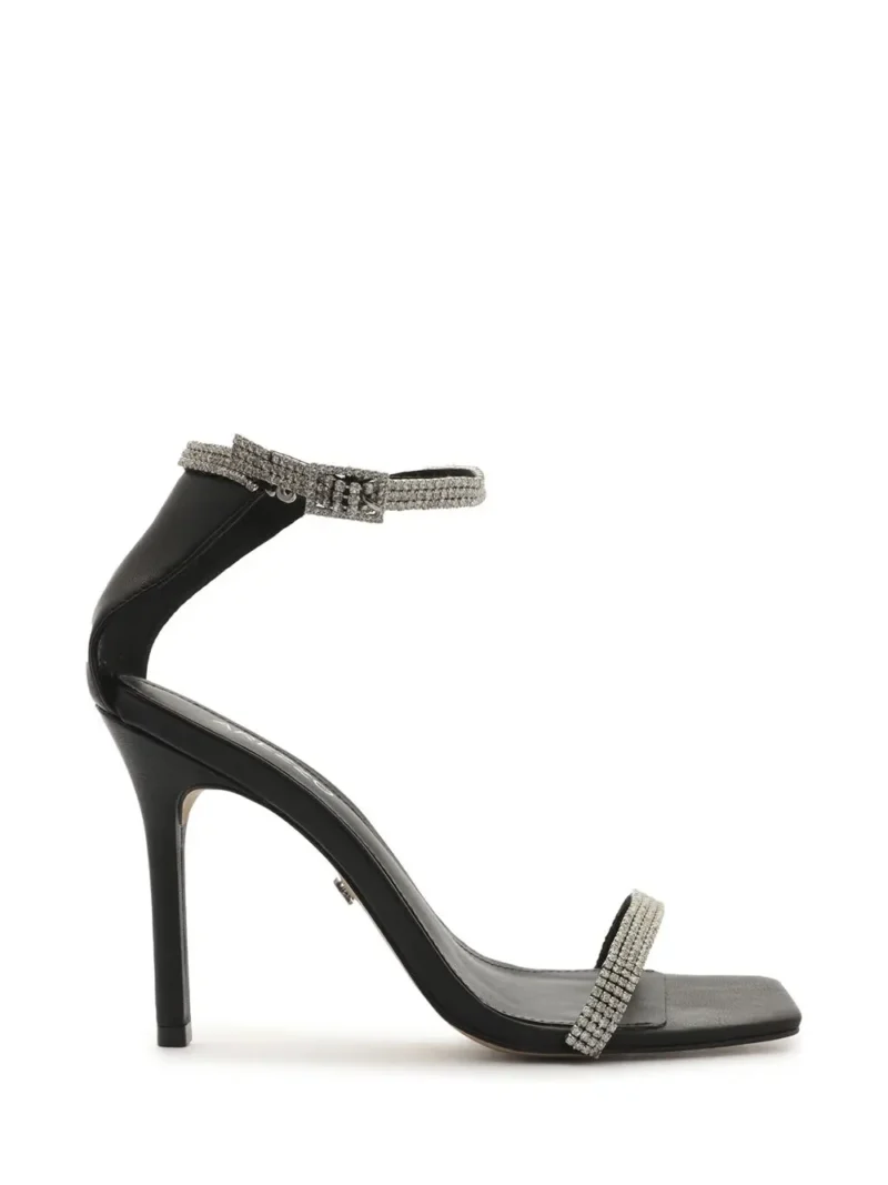 Sandália Arezzo Preta em Pele e Pormenor de Cristais