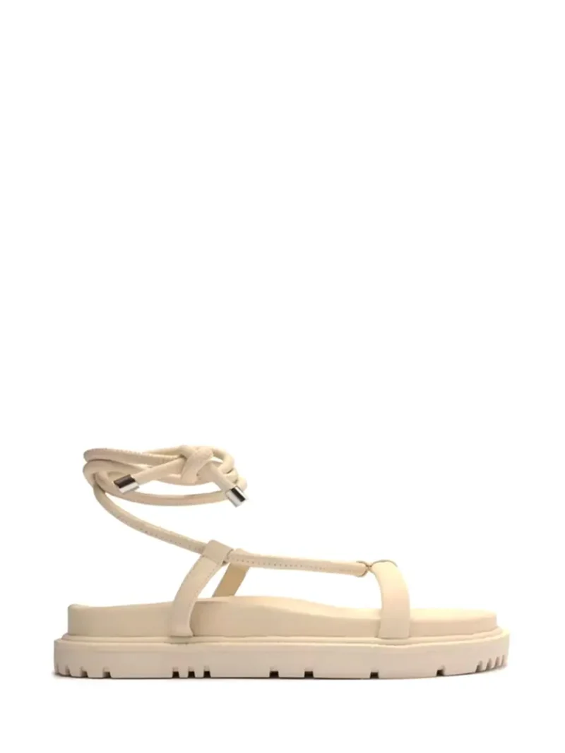 Sandália Arezzo em Pele Branca e Múltiplas Tiras