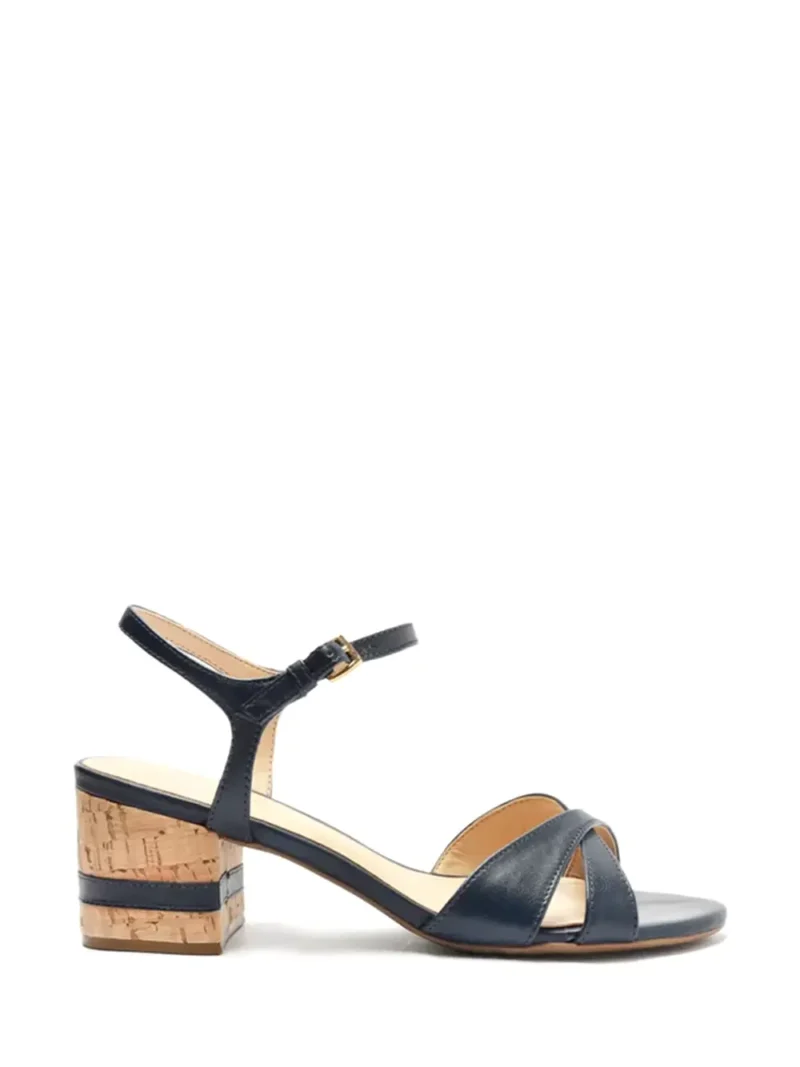 Sandália Arezzo em Pele Azul Escuro e Tiras Cruzadas