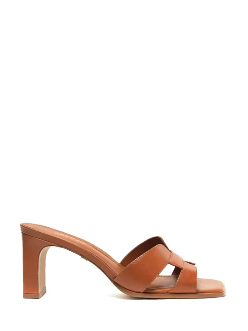 Sandália Arezzo em Pele Castanha e Salto em Bloco