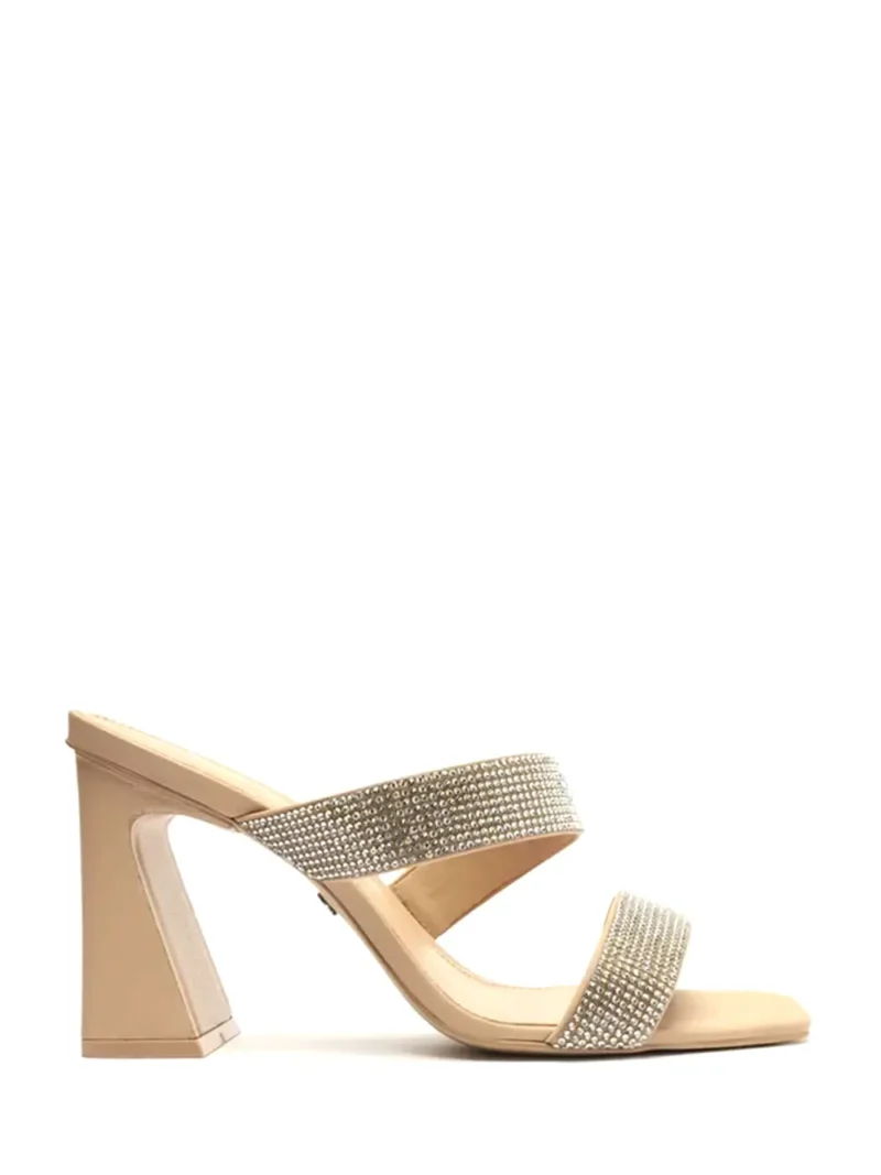 Sandália Arezzo em Pele Beige e Pormenor de Cristais