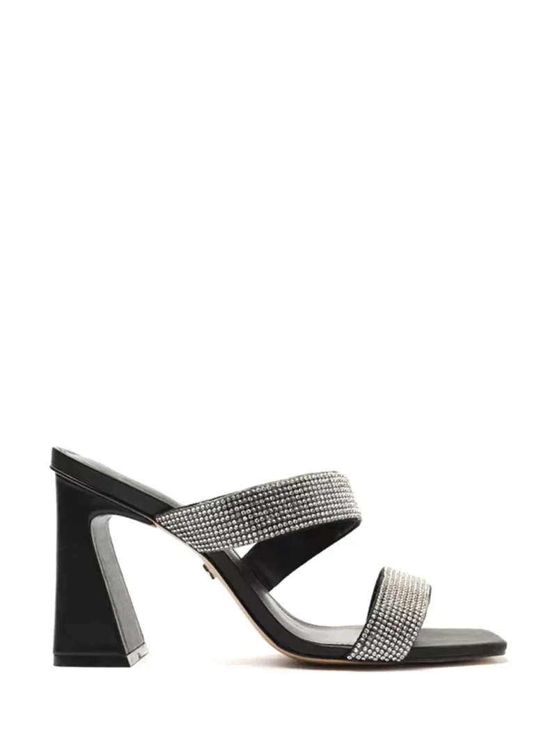 Sandália Arezzo Preta em Pele e Pormenor de Cristais