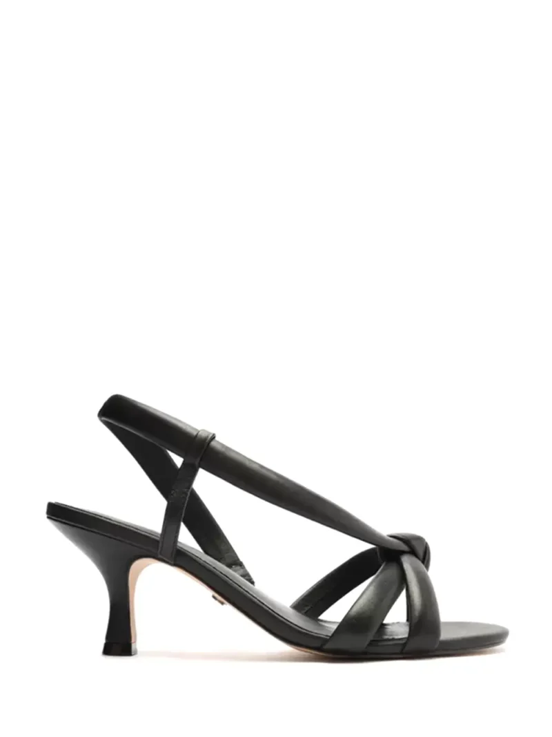 Sandália Arezzo Preta em Pele e Tiras Puffer