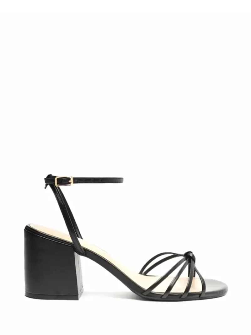 Sandália Arezzo Preta em Pele e Pormenor de Nó