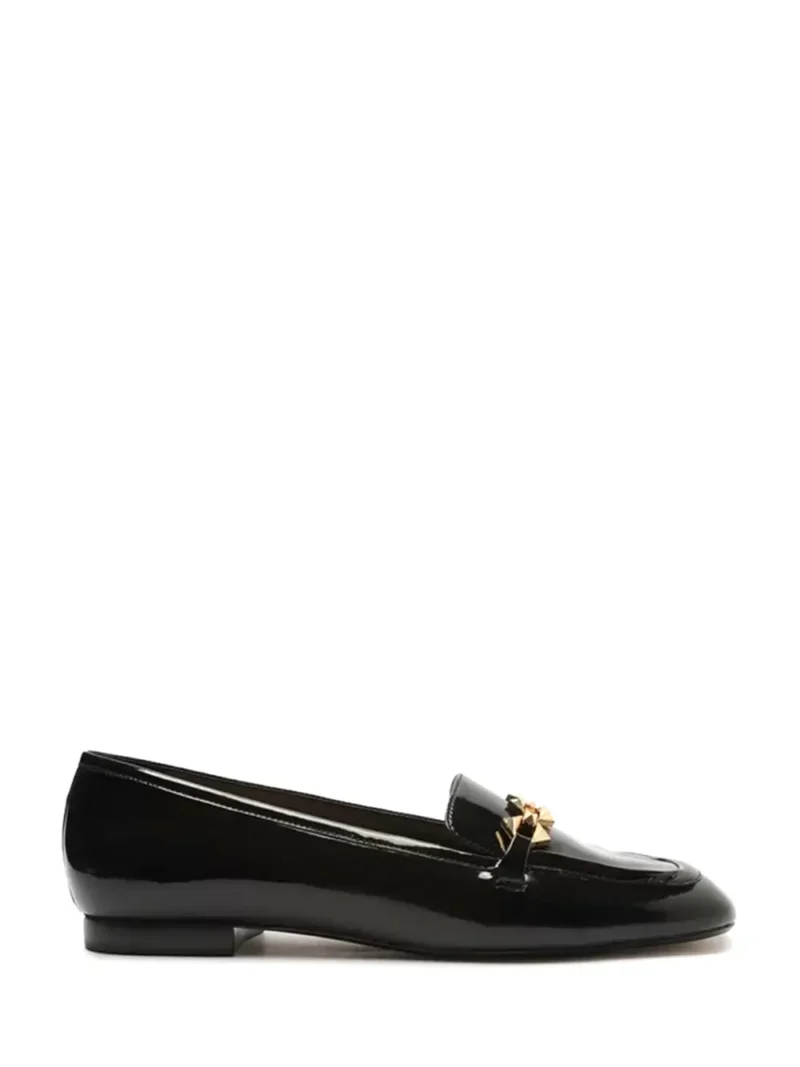 Loafer Arezzo Preto em Pele e Acabamento em Verniz