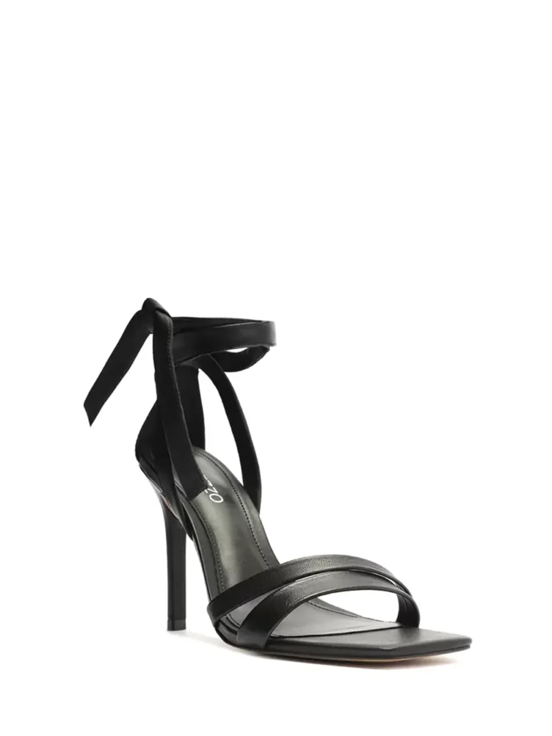 Alternative view of Sandália Arezzo Preta em Pele e Múltiplas Tiras