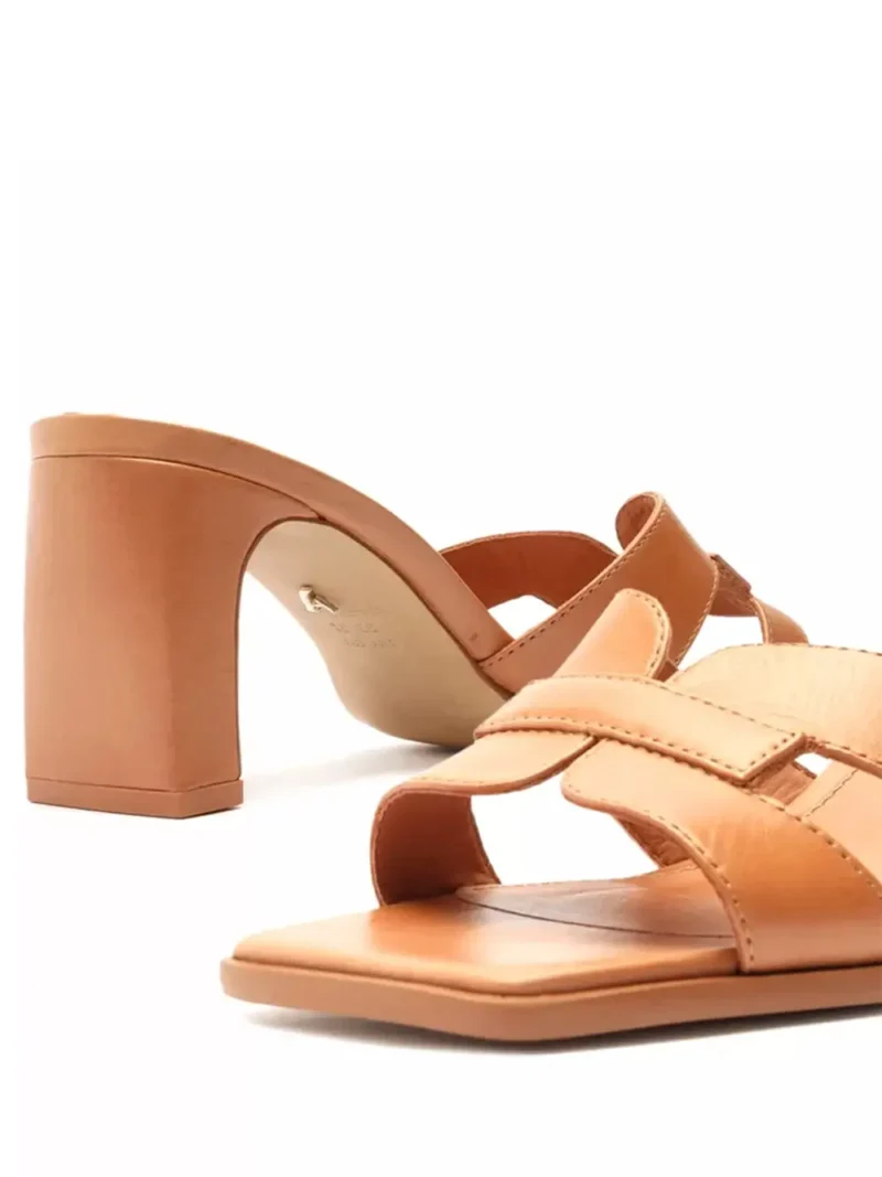 Alternative view of Sandália Arezzo em Pele Castanha e Salto em Bloco