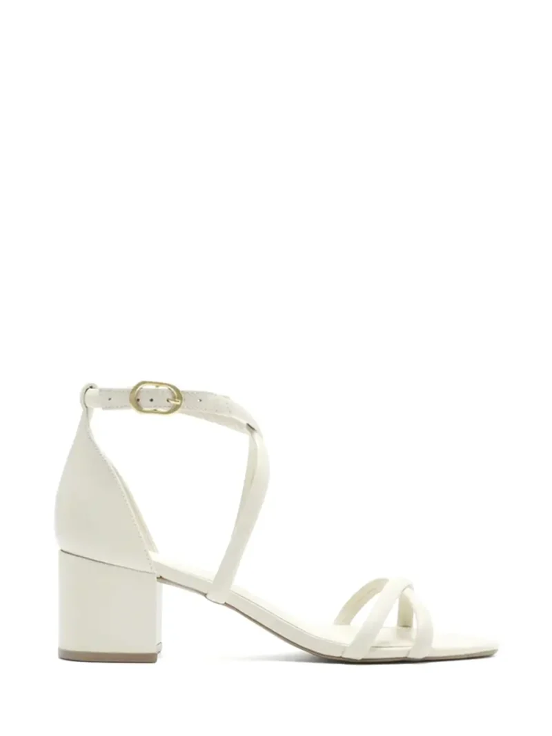 Sandália Arezzo em Pele Branca e Múltiplas Tiras