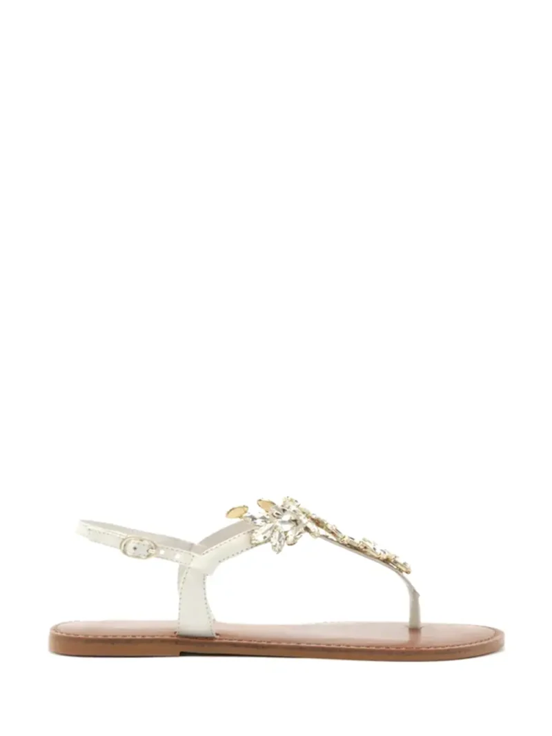 Sandália Arezzo em Pele Branca e Pormenor de Pedraria