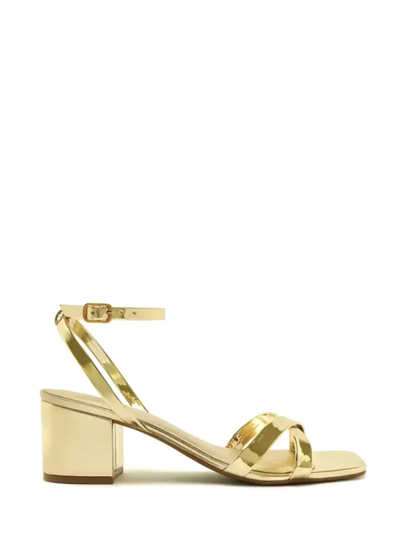 Sandália Arezzo em Pele Dourada e Tiras Cruzadas