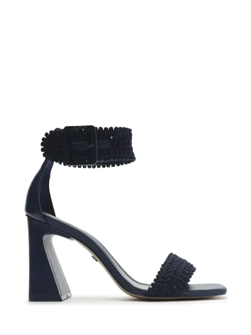 Sandália Arezzo em Pele Azul Escura e Tiras em Crochet