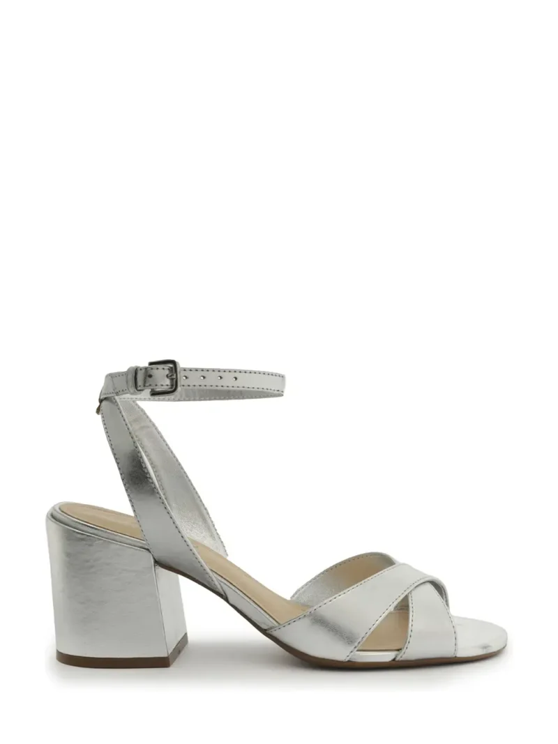 Sandália Arezzo em Pele Prata e Tiras Cruzadas