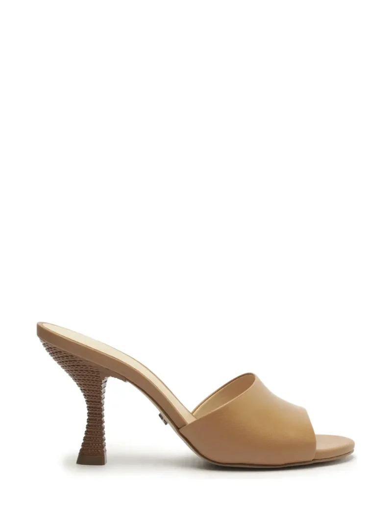 Sandália Arezzo em Pele Castanha e Salto Fino Médio