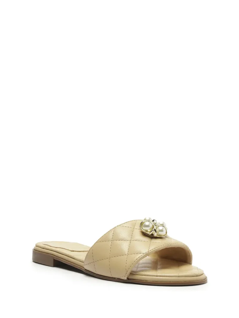 Alternative view of Sandália Arezzo em Pele Beige com Pormenor de Pérolas