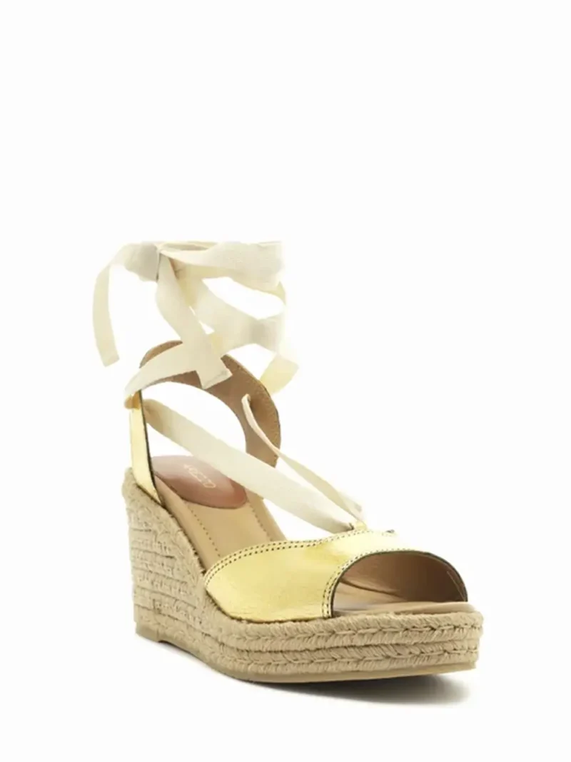 Alternative view of Sandália Arezzo com Plataforma e Pele Dourada