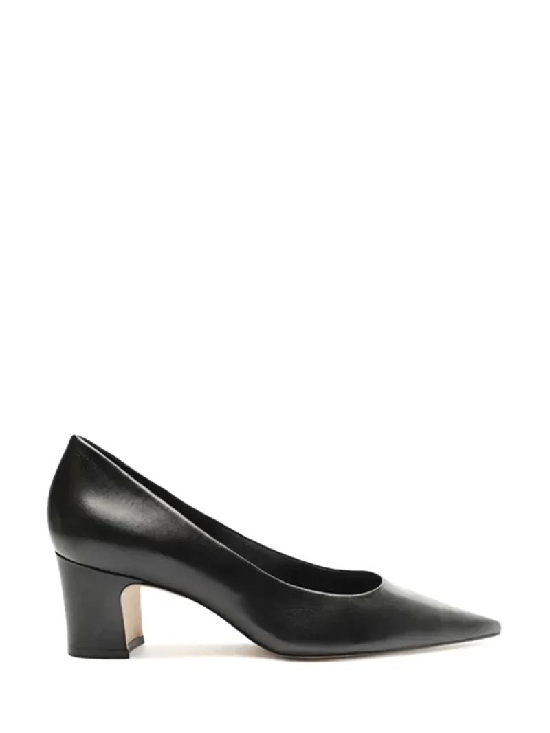 Scarpin Arezzo Preto em Pele e Biqueira Fina