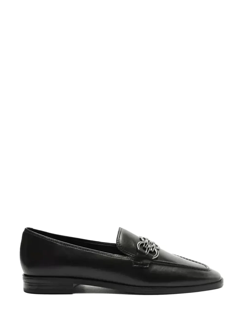 Loafer Preto Arezzo em Pele e Pormenor em Prata