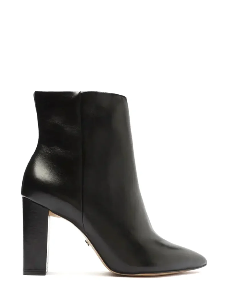 Bota Preta Arezzo em Pele e Biqueira Fina e Salto Alto