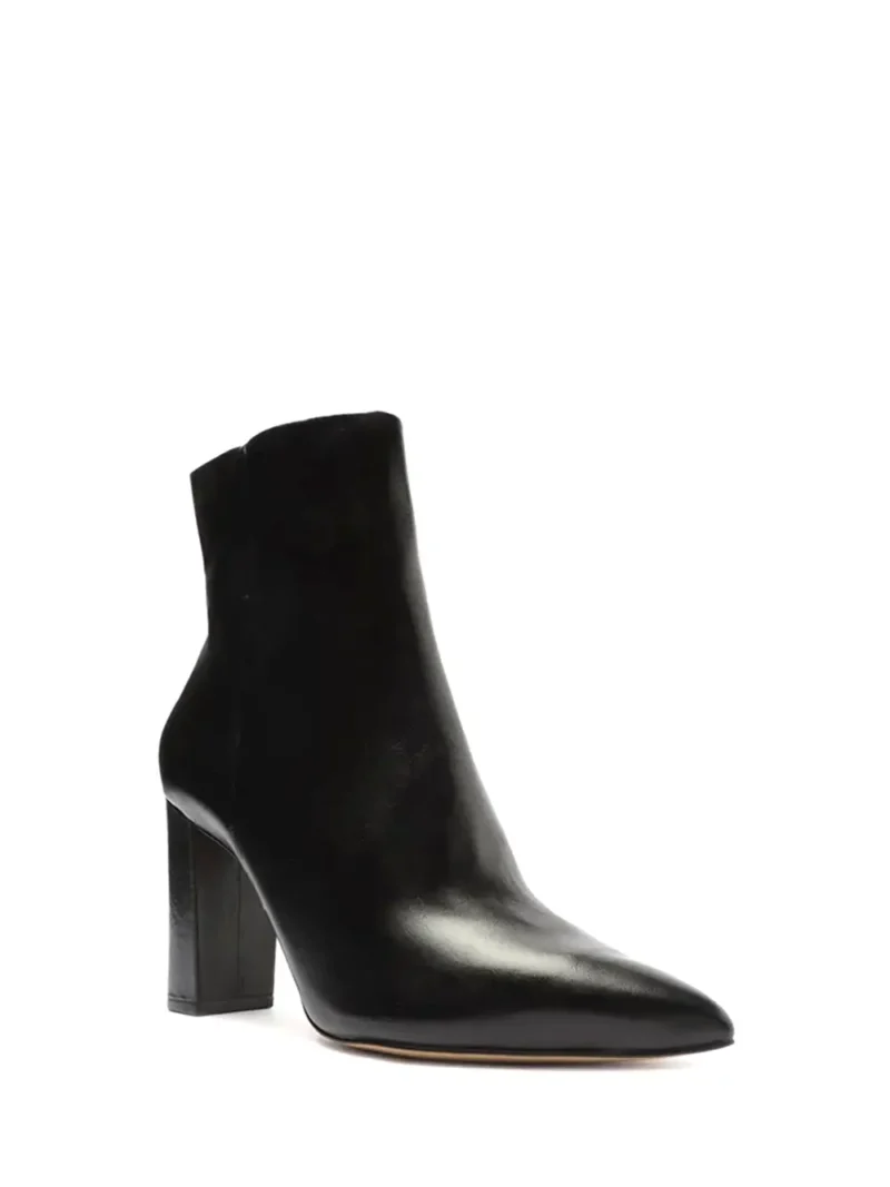 Bota Preta Arezzo em Pele e Biqueira Fina e Salto Alto