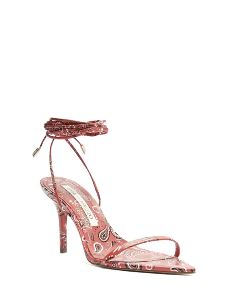 Sandália Arezzo em Estampa Paisley Vermelha e Tiras
