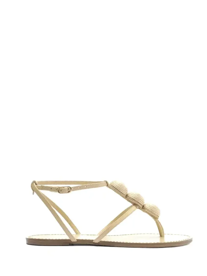 Sandália Rasa Arezzo em Pele Beige e Pormenor