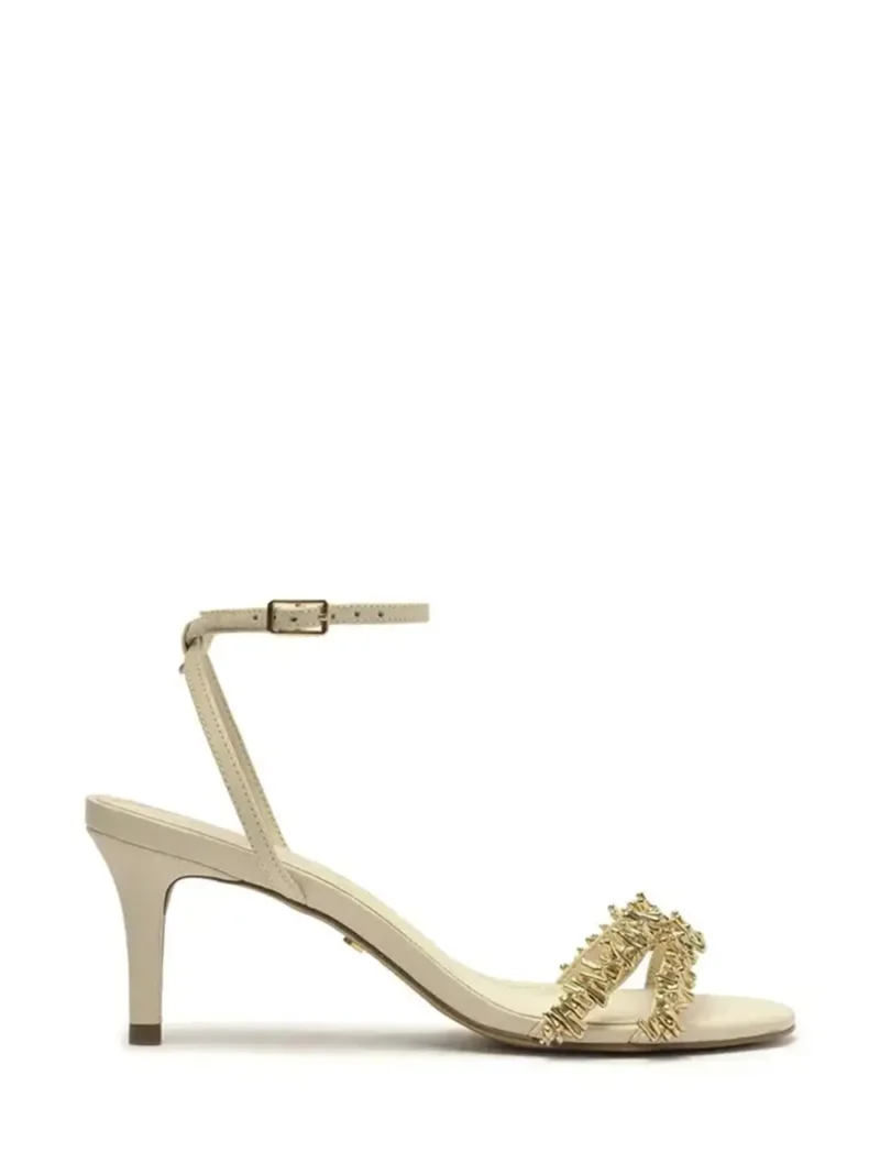 Sandália em Pele Beige e Tira com Metais