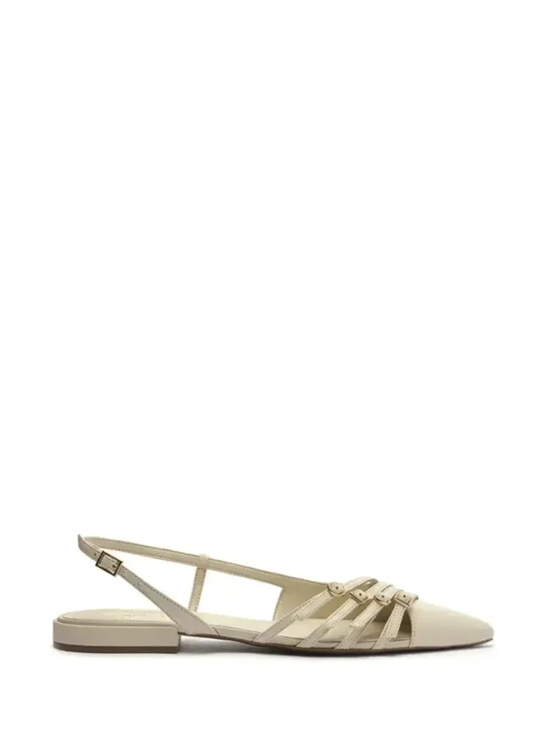 Mule em Pele Off-White e Fivelas