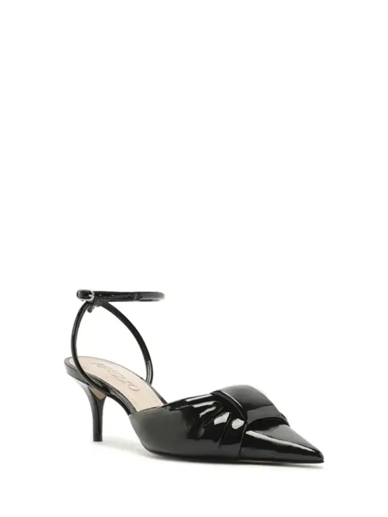 Alternative view of Scarpin Preto em Pele e Pormenor Puffer