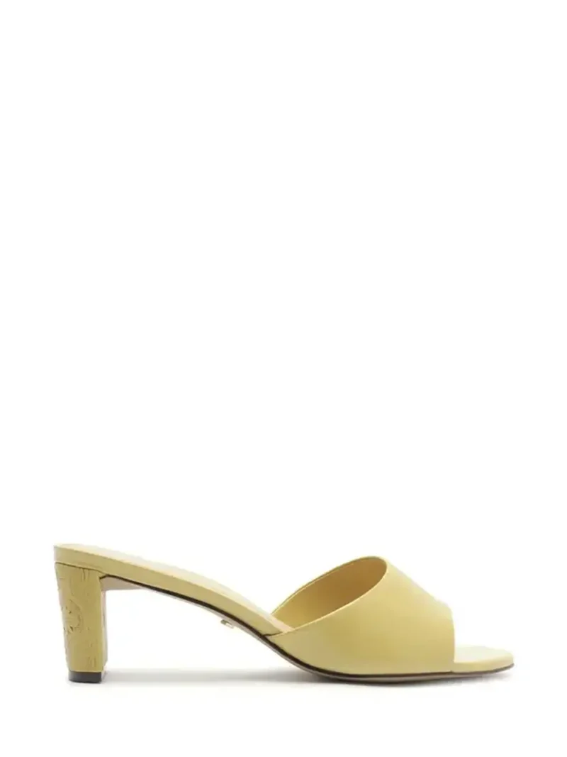Sandália em Pele Amarela