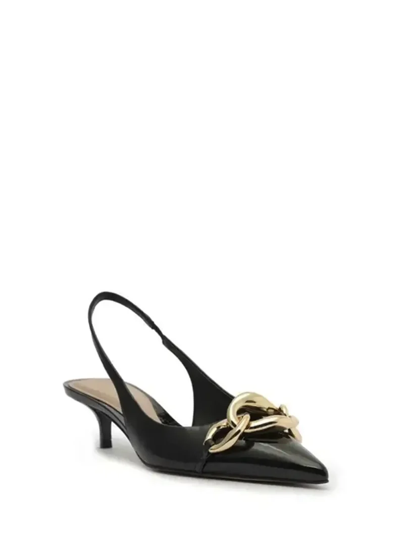 Alternative view of Scarpin Arezzo Preto em Pele e Corrente Dourada