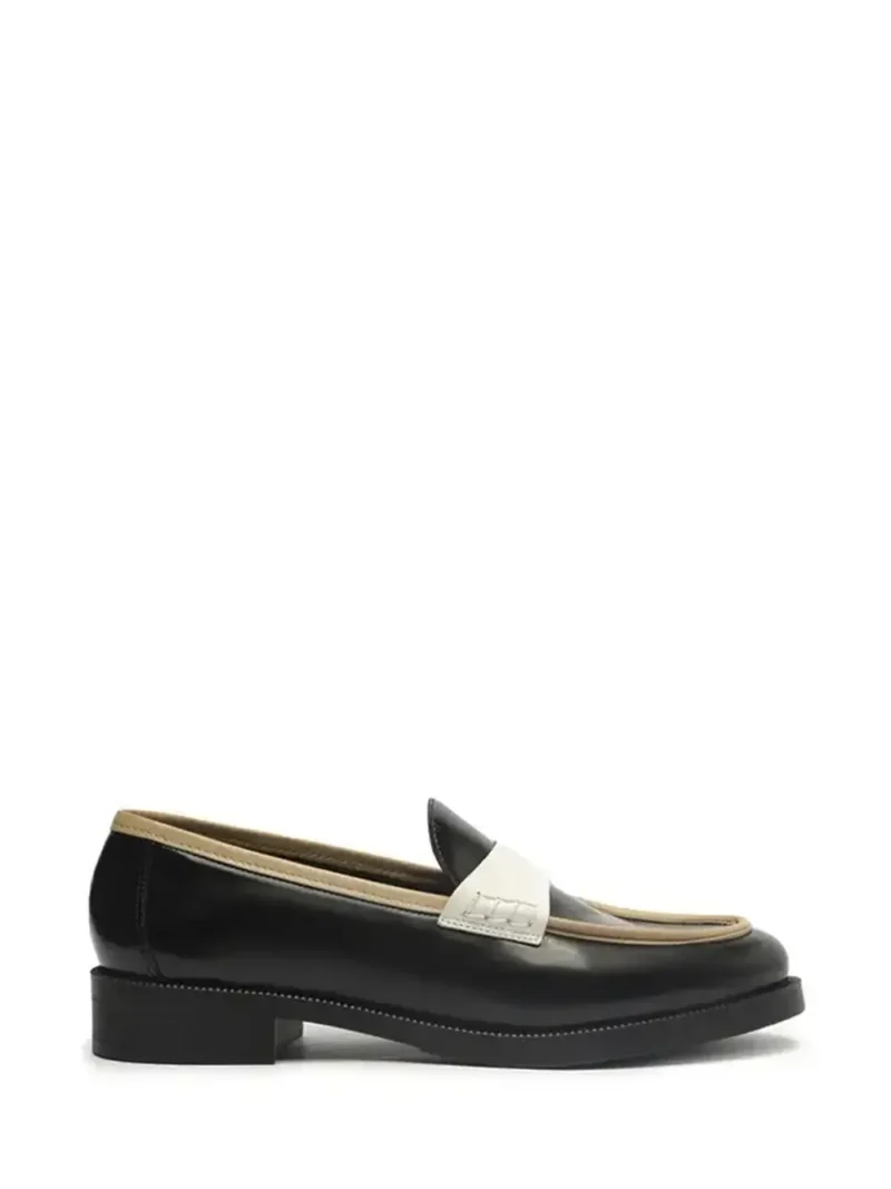 Loafer Arezzo Preto em Pele e Pormenor Branco