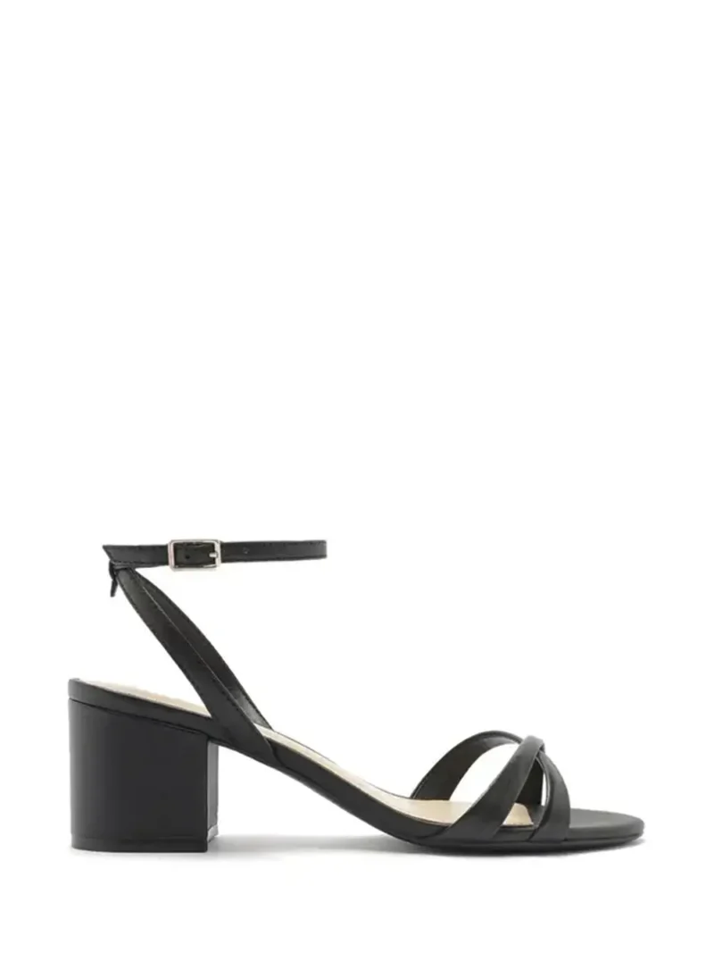 Sandália Preta em Pele com Tiras