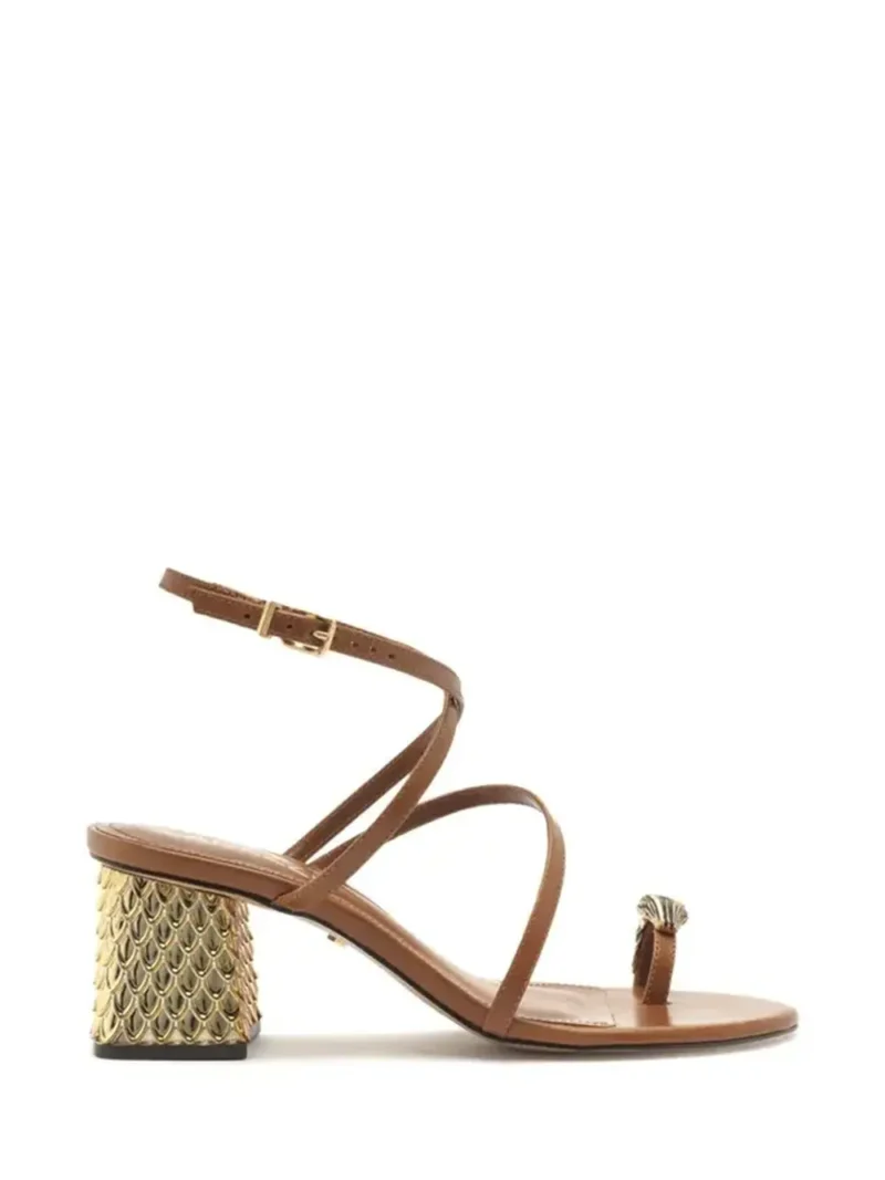 Sandália em Pele Camel e Tiras com Metal