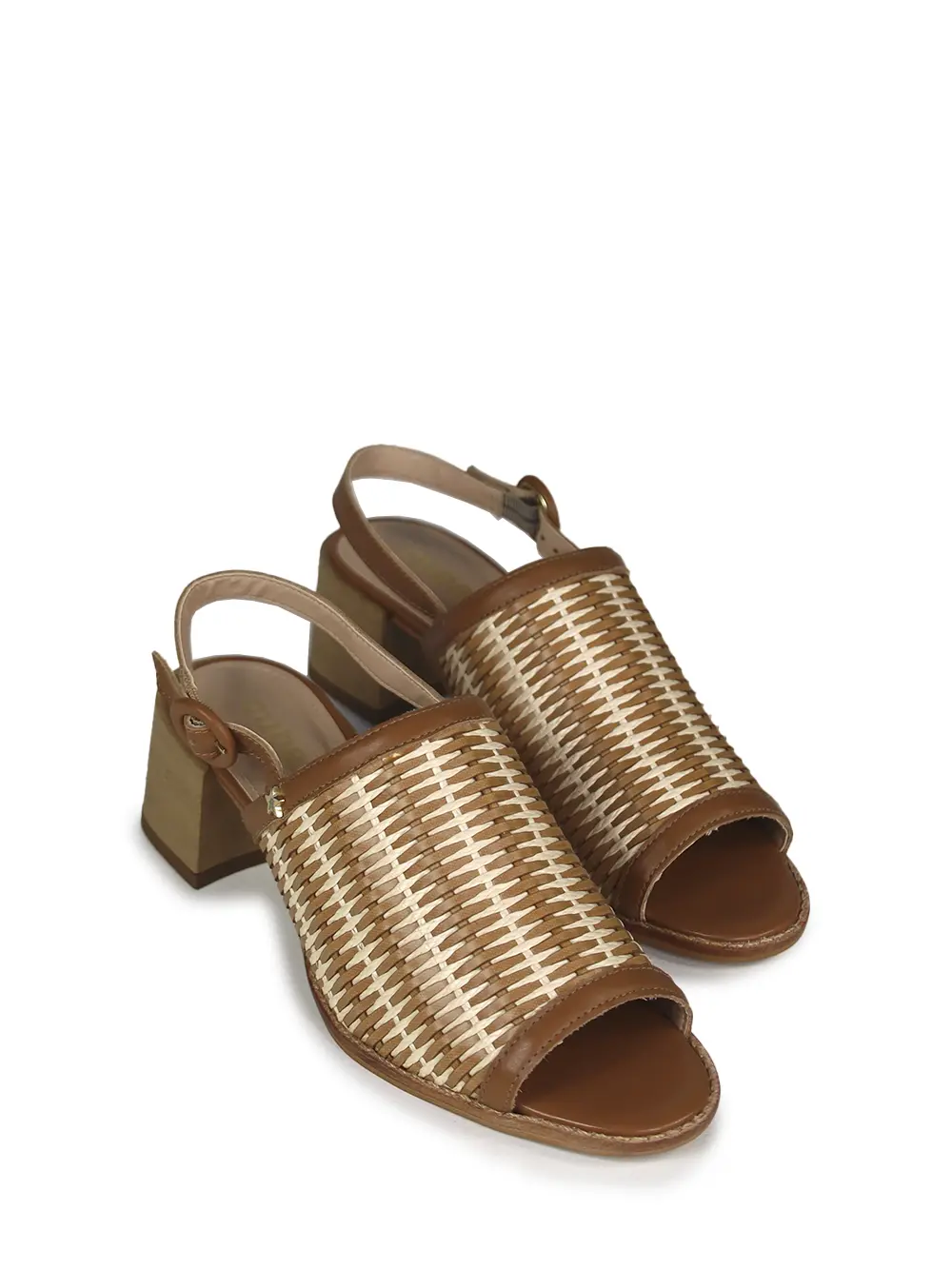 Sandália em Pele Castanha Entrançada - Image 4
