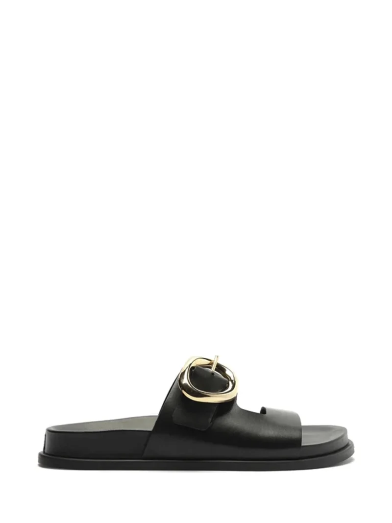 Sandália Preta em Pele e Fivela