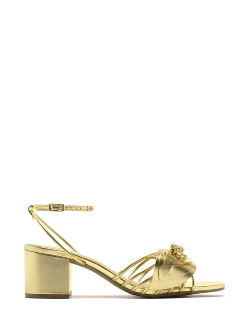 Sandália em Pele Dourada e Flor