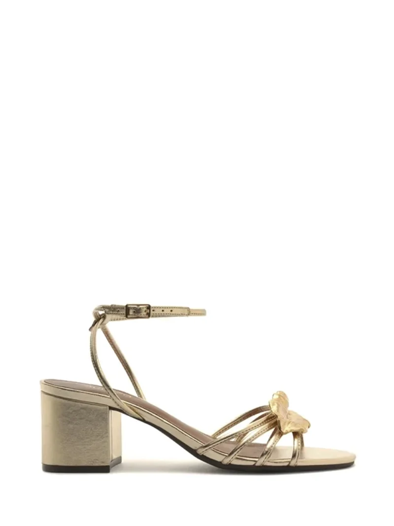 Sandália em Pele Dourada e Folha de Metal