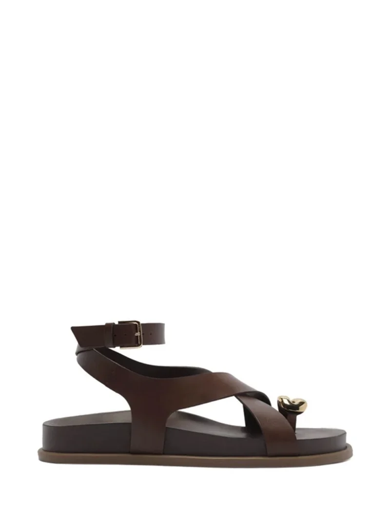 Sandália em Pele Castanha e Metal
