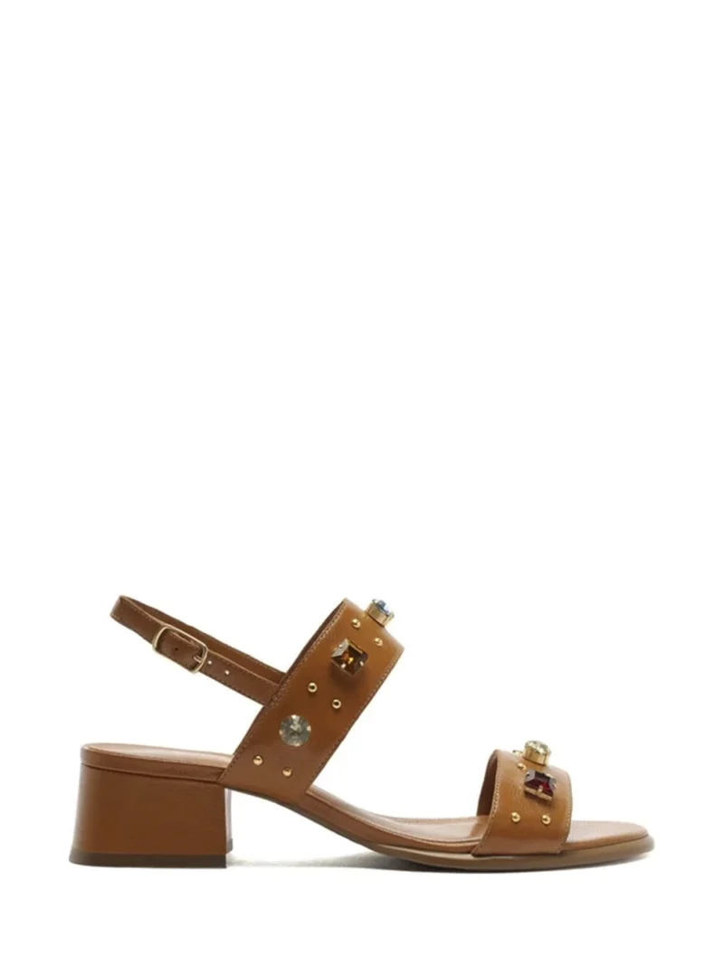 Sandália em Pele Castanha e Pedrarias