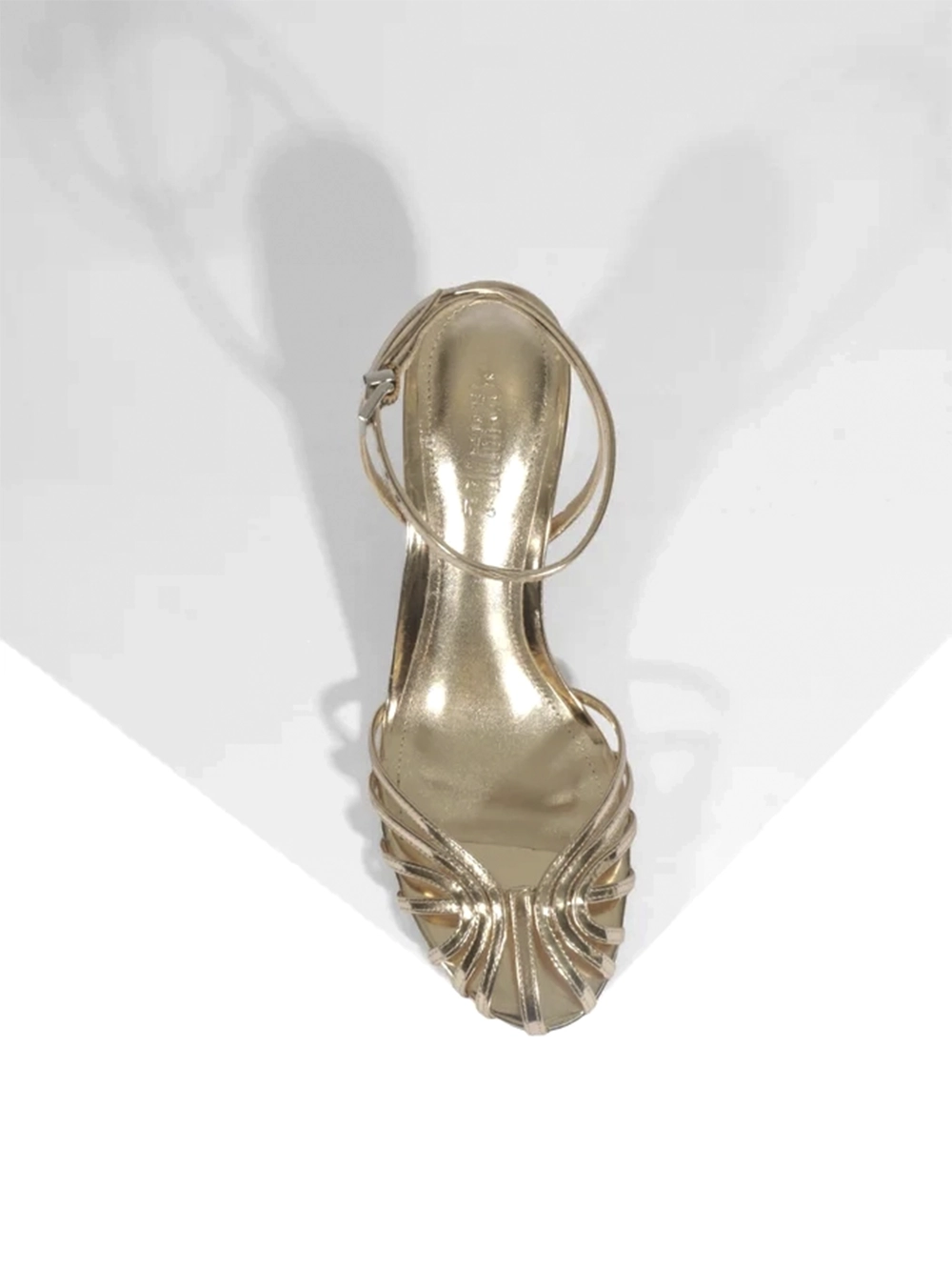 Sandália em Pele Dourada e Tiras - Image 4